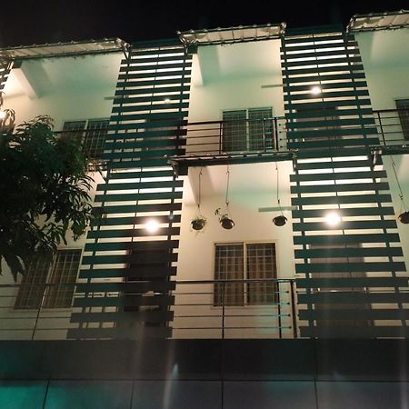 Jippus Galaxy Budget Air Port Hotel Kochi Exterior foto