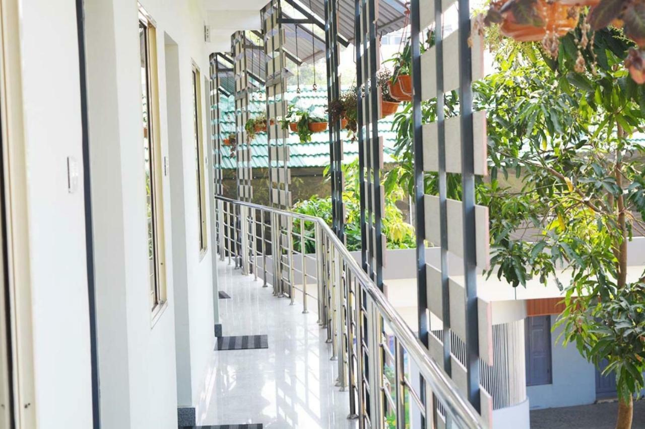 Jippus Galaxy Budget Air Port Hotel Kochi Exterior foto