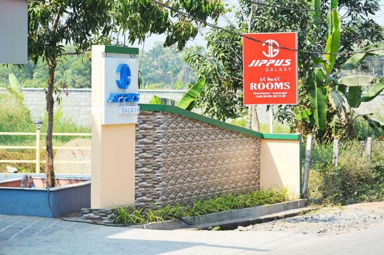 Jippus Galaxy Budget Air Port Hotel Kochi Exterior foto