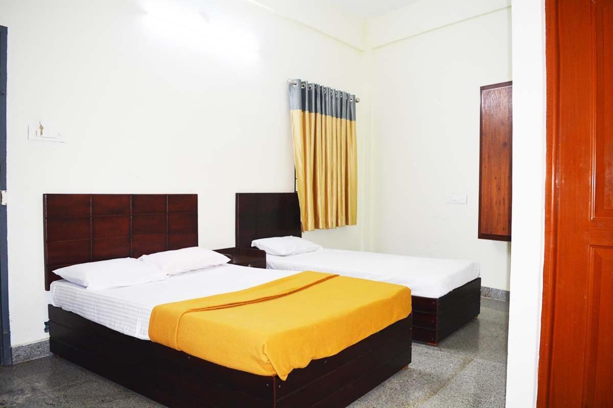 Jippus Galaxy Budget Air Port Hotel Kochi Exterior foto