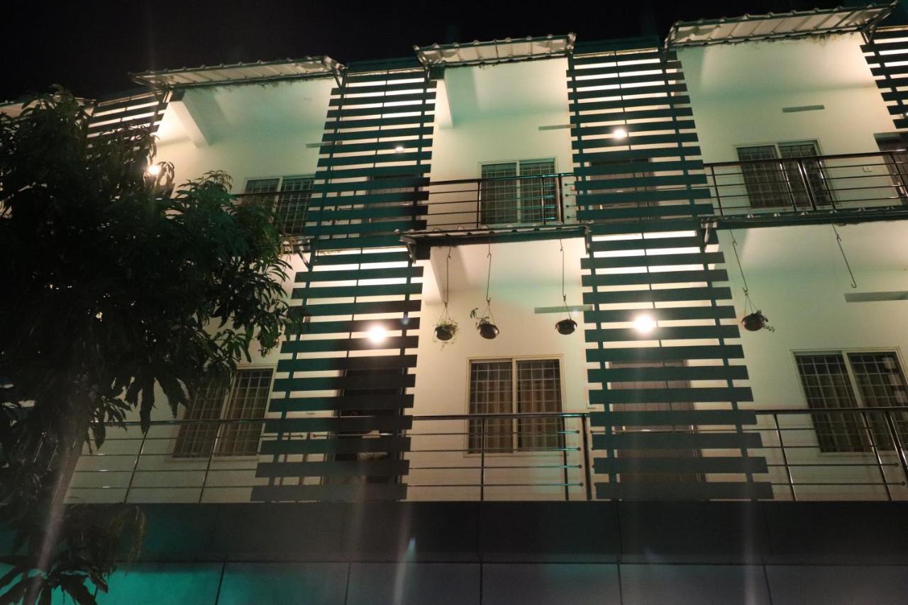 Jippus Galaxy Budget Air Port Hotel Kochi Exterior foto