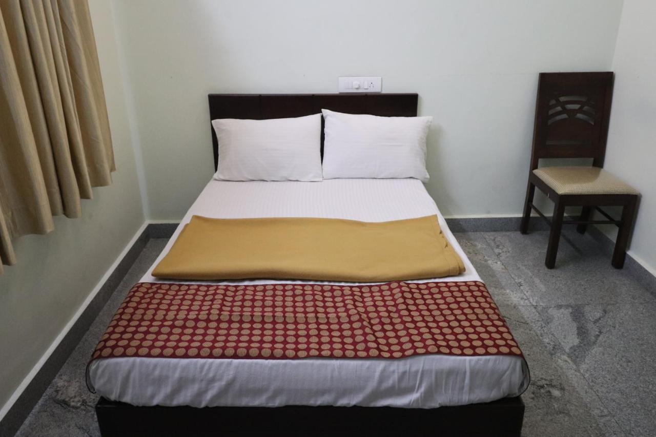 Jippus Galaxy Budget Air Port Hotel Kochi Exterior foto